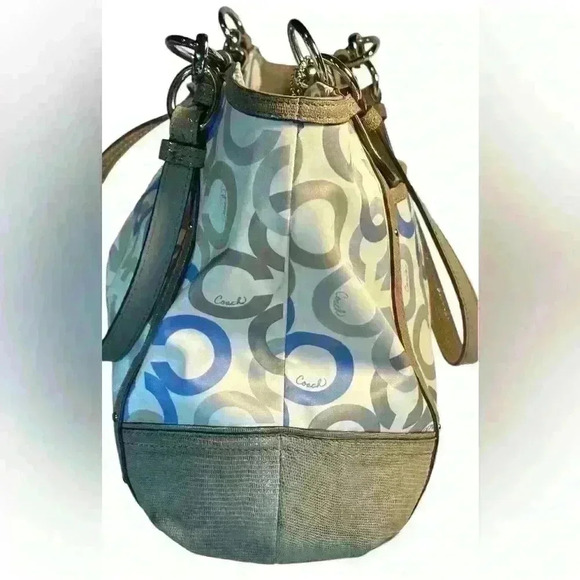 A Coach Alexandria chain link clover hobo bag. - Picture 4 of 11